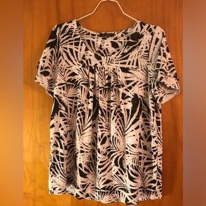 Women’s Avon Short Sleeve top. Black and white leaf pattern